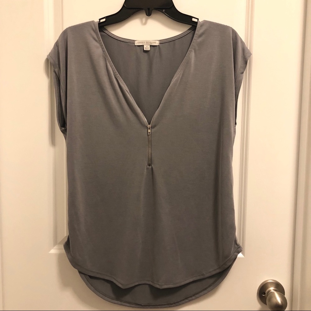 Small grey zipper top